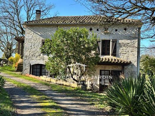 Maison à vendre 570 000 € 9 pièces 6 chambres 240 m² 7 702 m² de terrain Montaigu-de-Quercy 82150