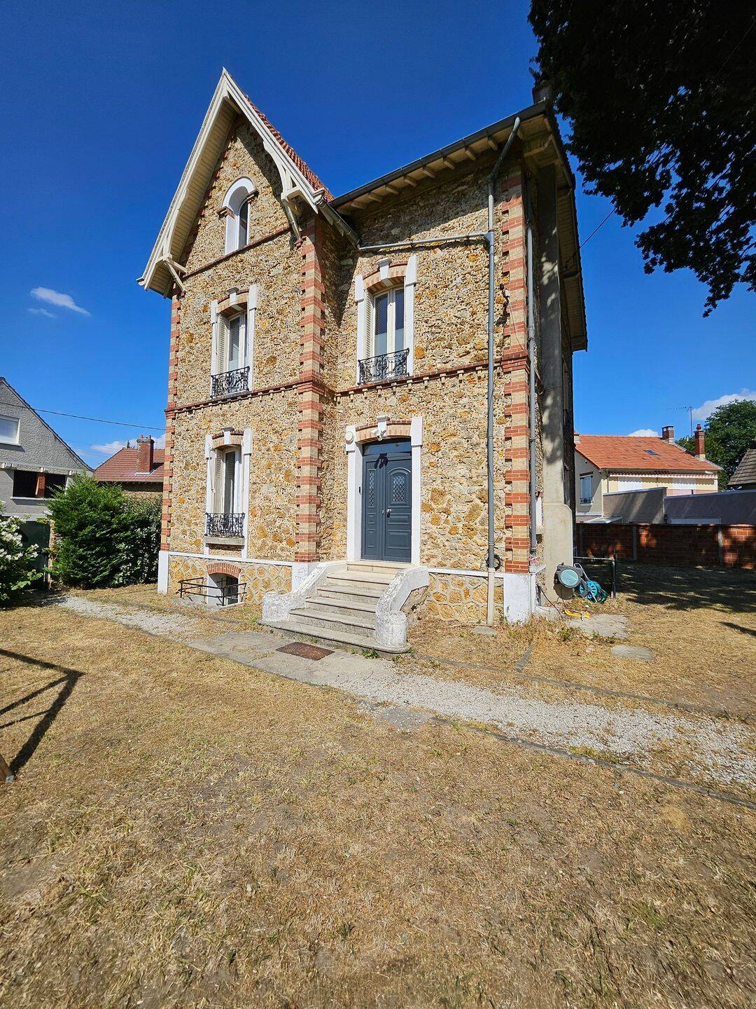 Maison 8 pièces 201 m² · à Vaires-sur-Marne · 201 m² · 2 800 €/mois