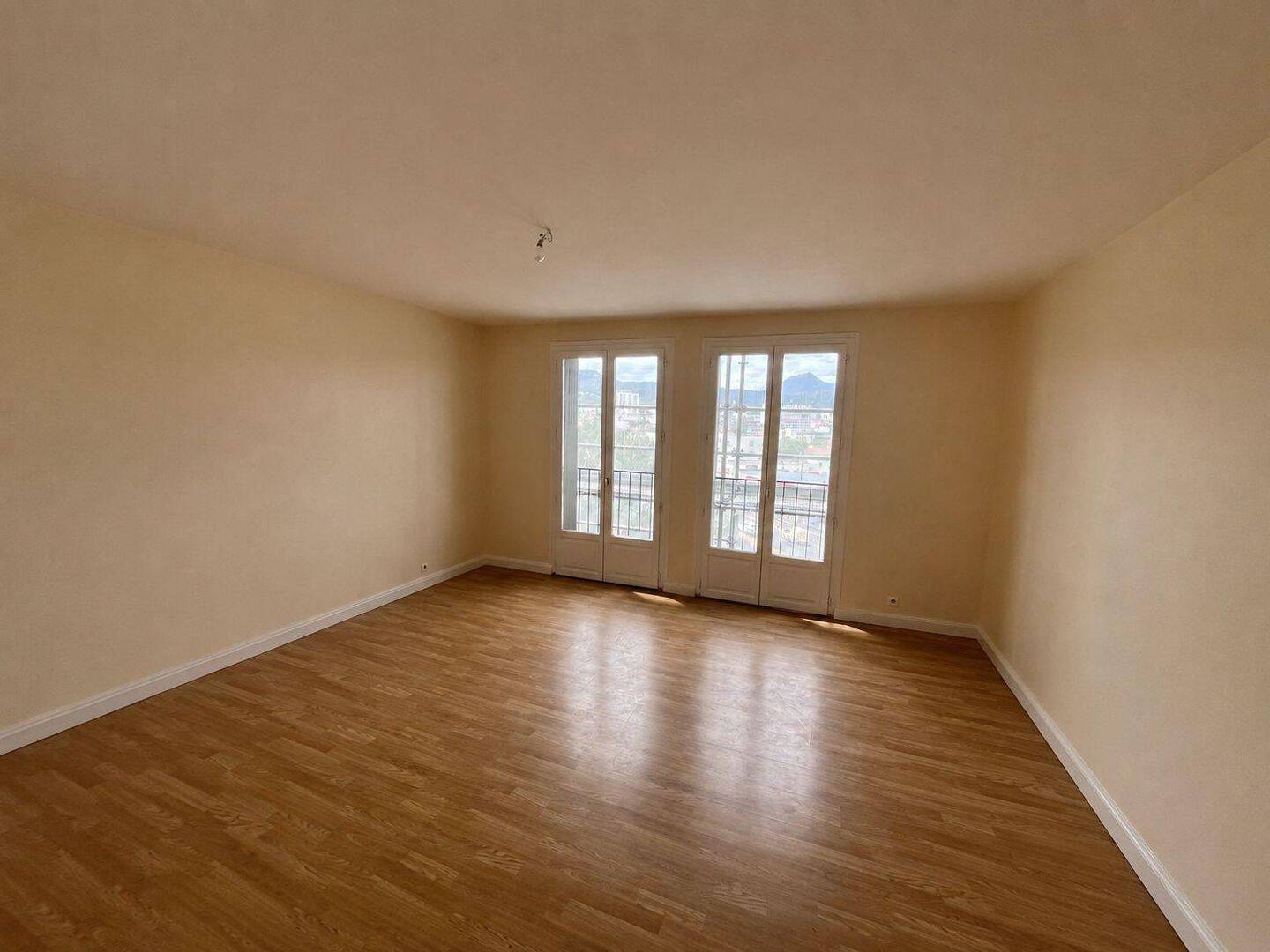 Appartement 4 pièces 85 m² · à Clermont-Ferrand · 85 m² · 890 €