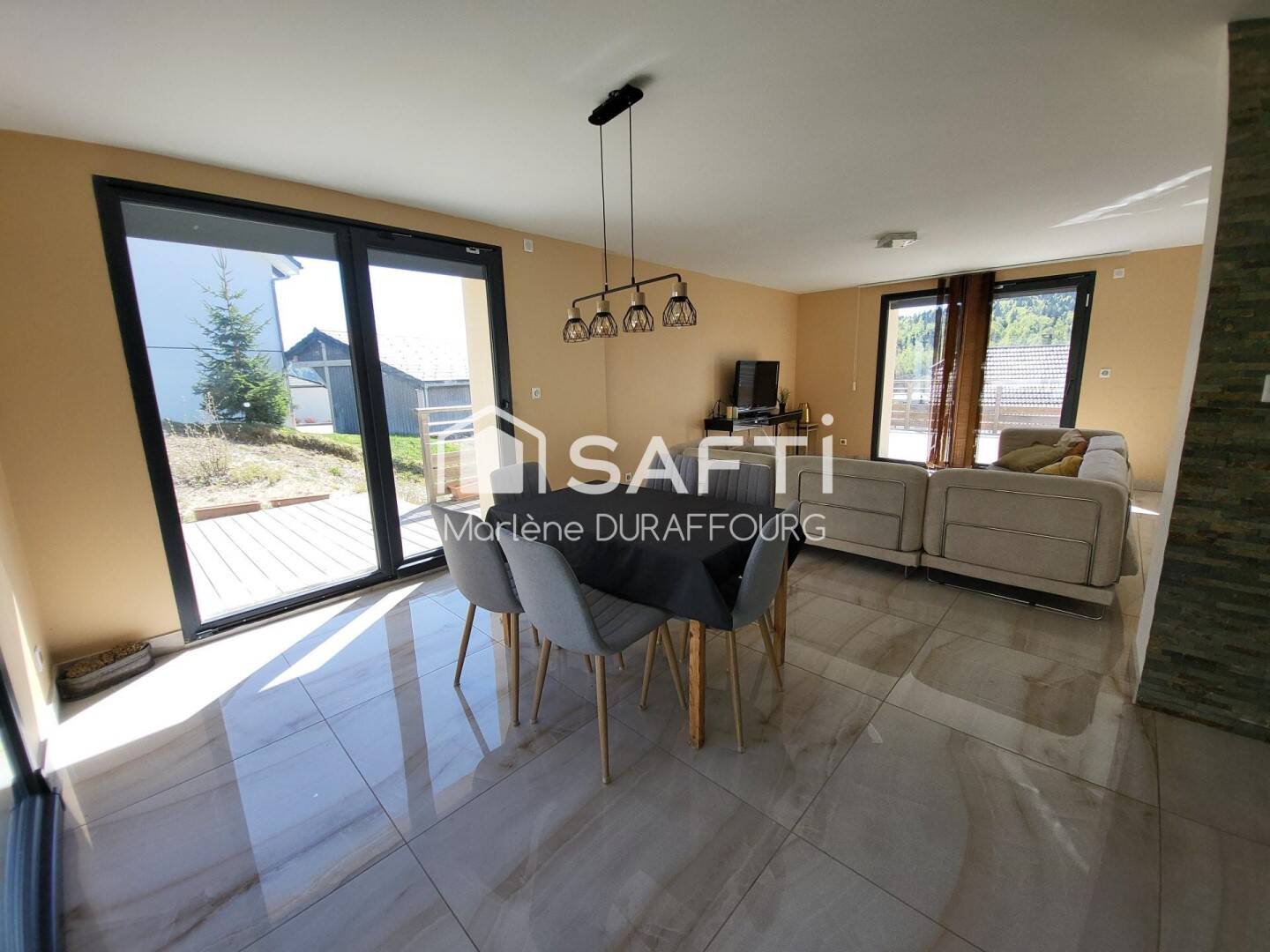 Maison 5 pièces 144 m² · à Morbier · 144 m² · 425 000 €