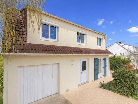 Maison à vendre 299 990 € 5 pièces 4 chambres 107 m² 388 m² de terrain Ballancourt-sur-Essonne 91610