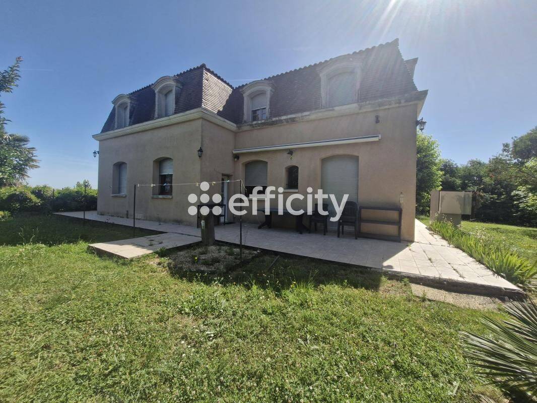 Maison 11 pièces 245 m² · à Cambes · 245 m² · 343 000 €