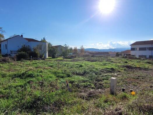 Terrain constructible viabilisé à vendre 104 400 € 522 m² de terrain La Pradelle Pont-du-Château 63430