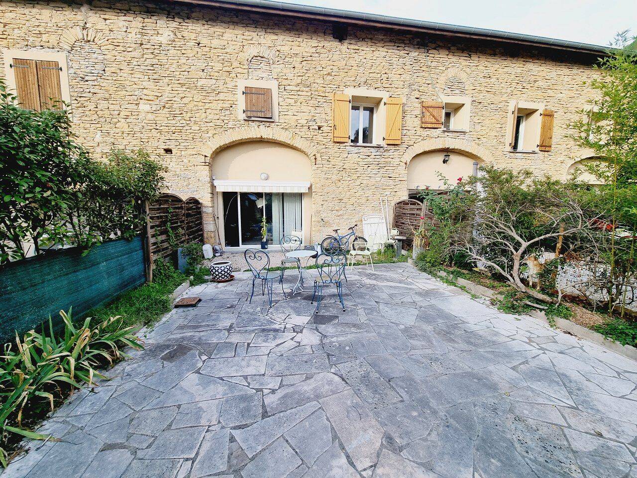 Maison 4 pièces 114 m² · à La Balme-les-Grottes · 114 m² · 1 015 €