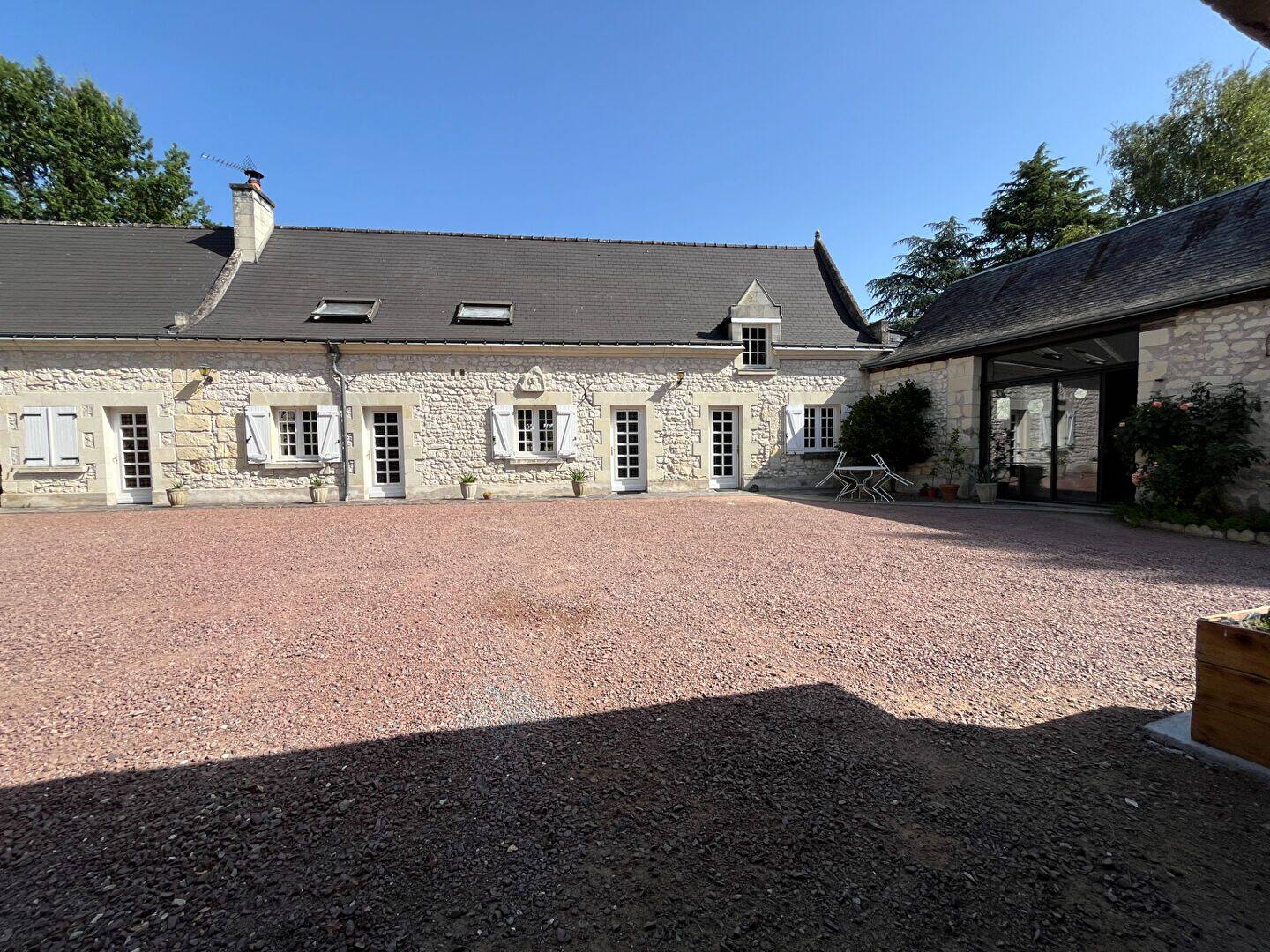 Maison 6 pièces 183 m² · à Restigné · 182,6 m² · 274 000 €