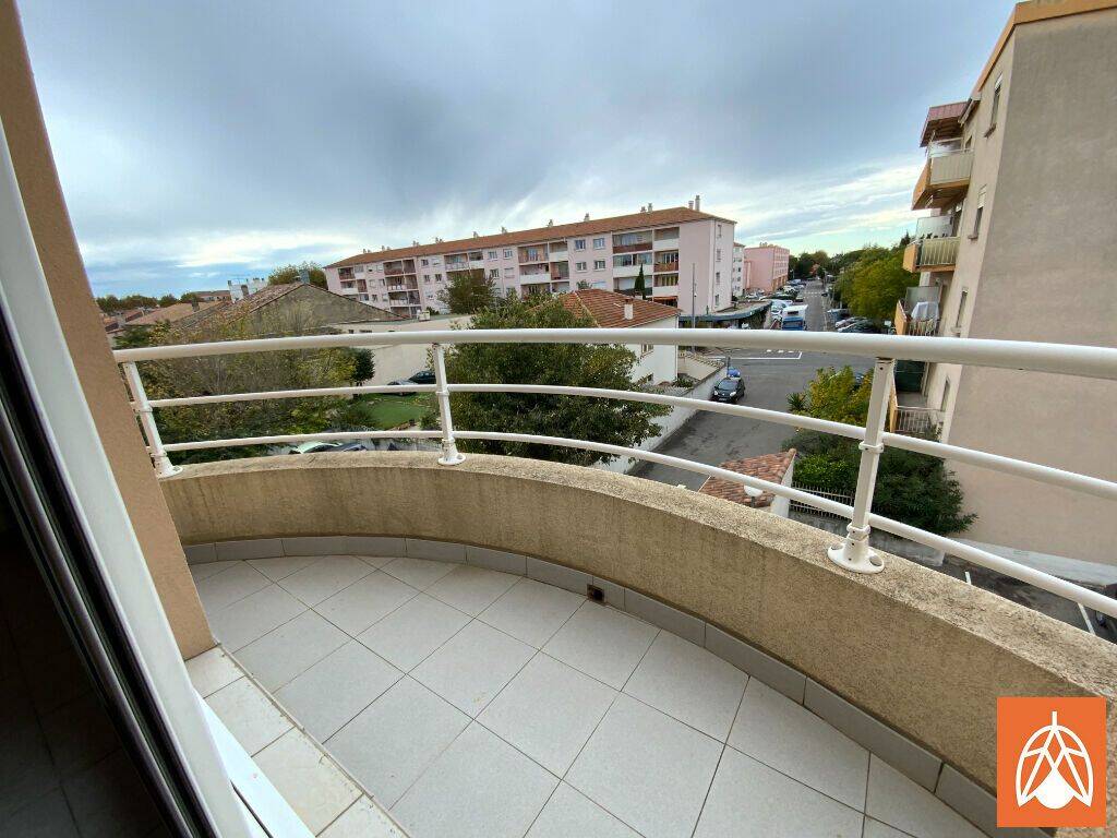 Appartement 1 pièce 33 m² · à Salon-de-Provence · 32,7 m² · 575 €