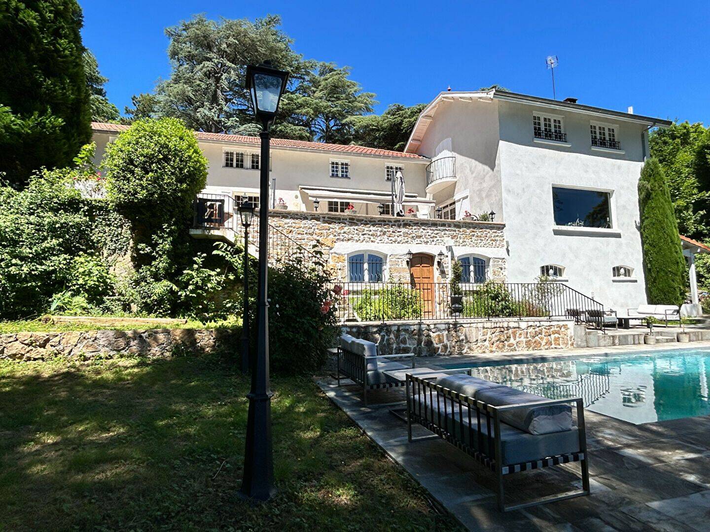 Maison 10 pièces 420 m² · à Saint-Cyr-au-Mont-d'Or · 420 m² · 2 490 000 €