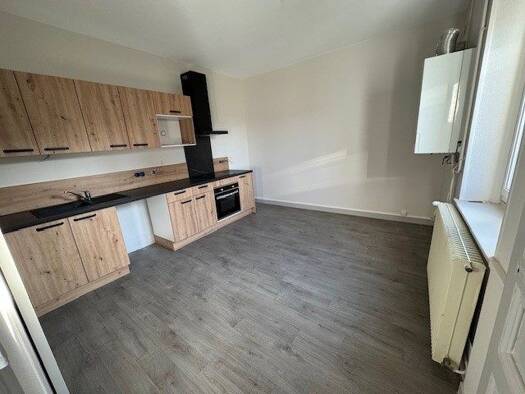 Maison à louer 650 € 4 pièces 3 chambres 88,3 m² 200 m² de terrain Feurs 42110