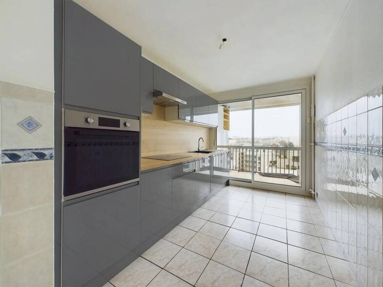 Appartement à vendre 161 500 € 4 pièces 3 chambres 85 m² Étage 8/12 Centre Ville Saint-Priest 69800