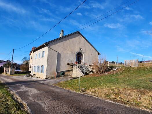 Maison à vendre 399 000 € 8 pièces 4 chambres 250 m² 2 058 m² de terrain Longchaumois 39400