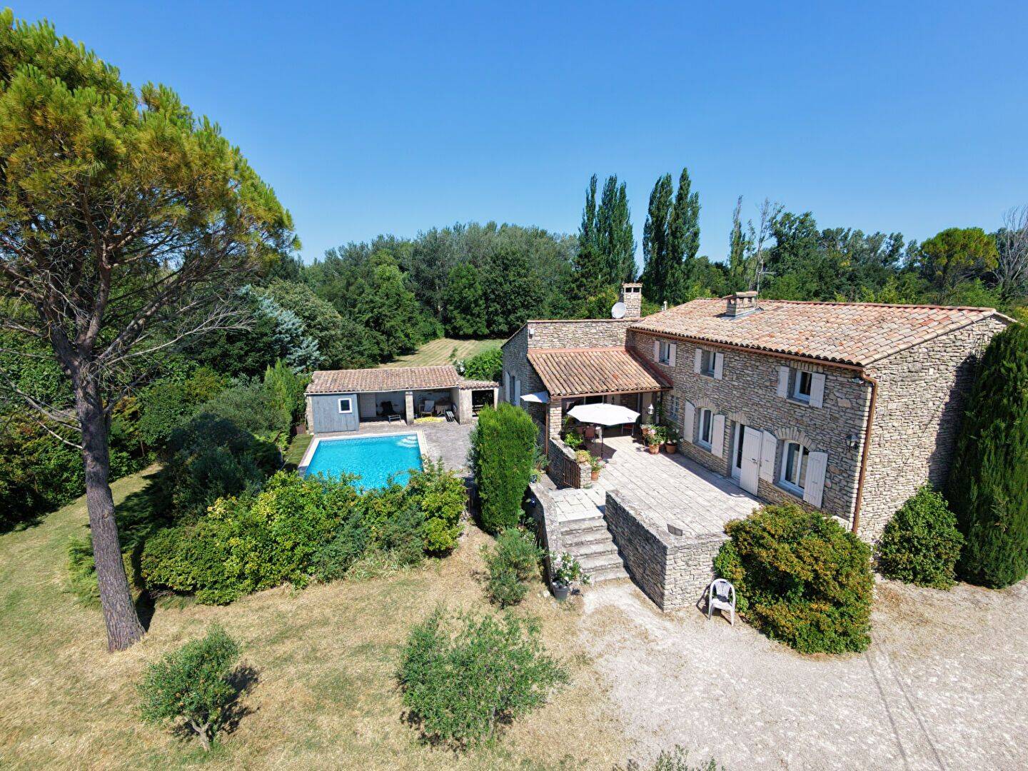 Maison 9 pièces 200 m² · à Lagnes · 200 m² · 735 000 €