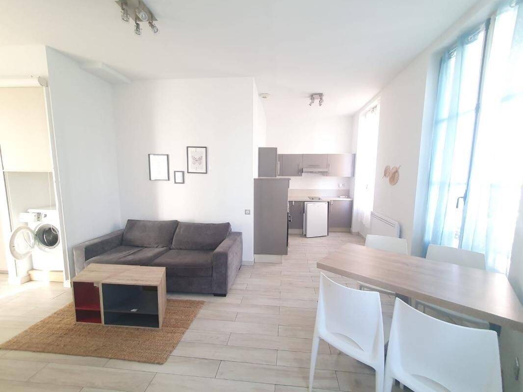 Appartement 2 pièces 45 m² · à Marseille 2ème Arrondissement · 45 m² · 930 €