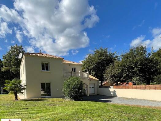 Maison à vendre 398 900 € 4 pièces 3 chambres 176 m² 1 923 m² de terrain Bourg La Chevrolière 44118