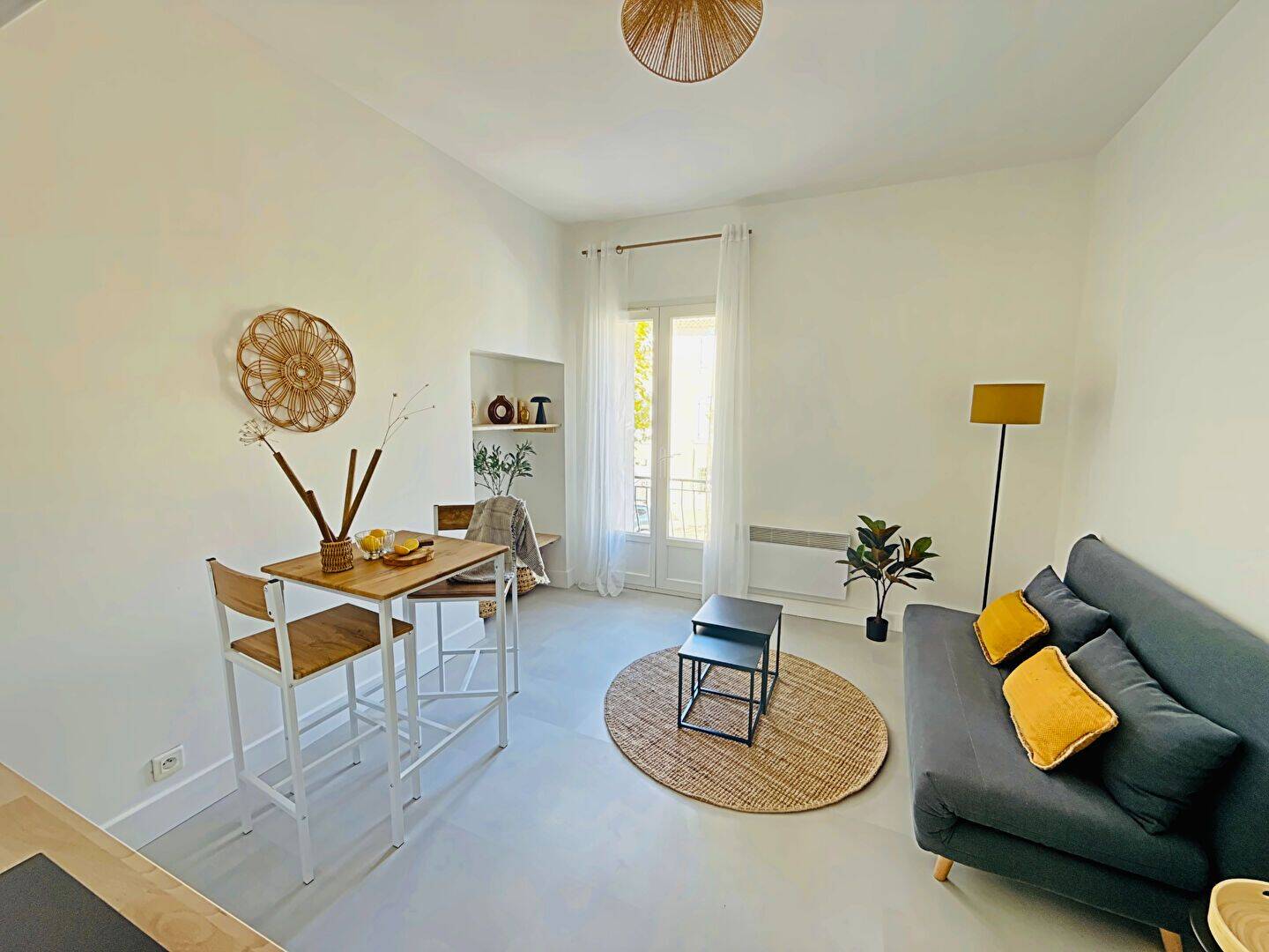 Appartement 1 pièce 19 m² · à Sénas · 18,7 m² · 550 €