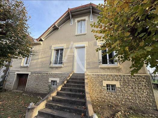 Maison à vendre 141 500 € 7 pièces 3 chambres 120 m² 1 617 m² de terrain Est Fourchambault 58600