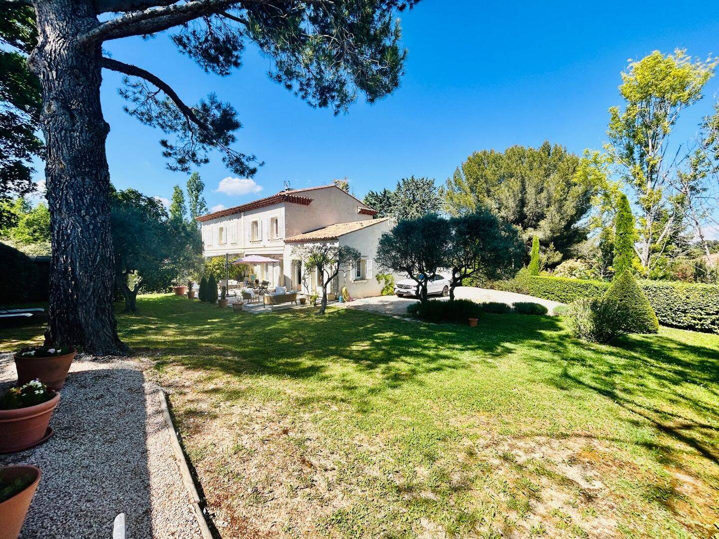 Maison 4 pièces 134 m² · à Aix-en-Provence · 134,4 m² · 2 550 €
