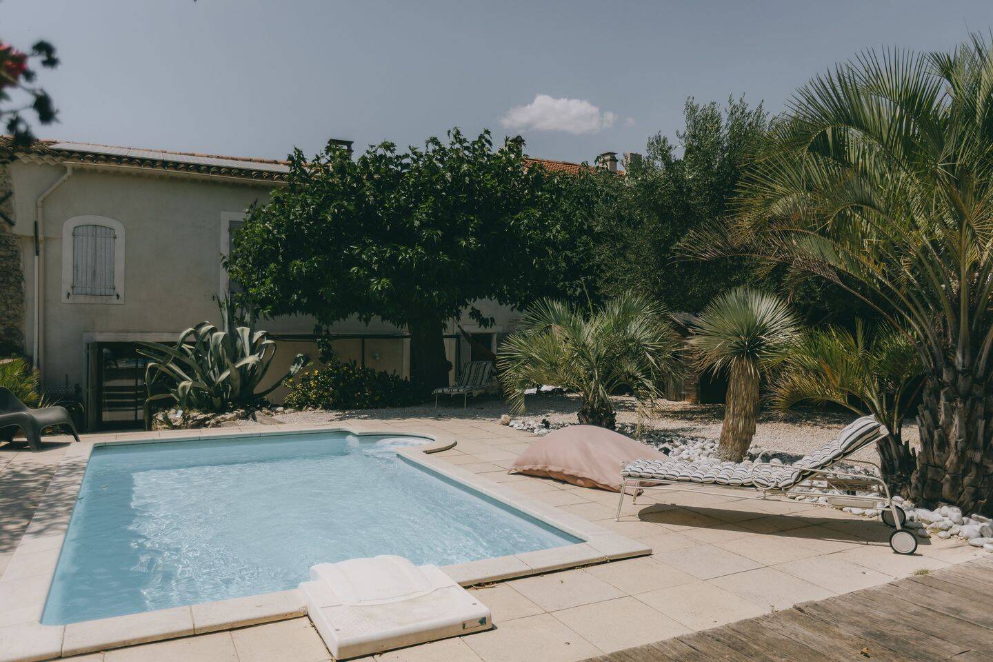 Ancien corps de ferme rénové avec piscine — 200 m² — Montmirat (30)