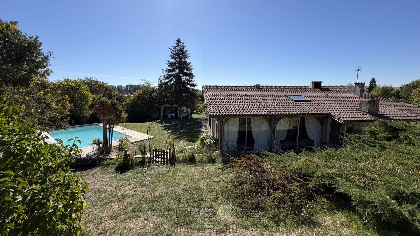 Maison 5 pièces 140 m² · à Aiguillon · 140 m² · 265 000 €