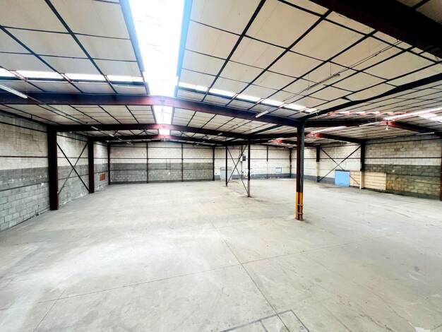 Local d'activités à louer 17 611 € 1 664 m² d'espace de stockage La Haise les Gares Plaisir 78370