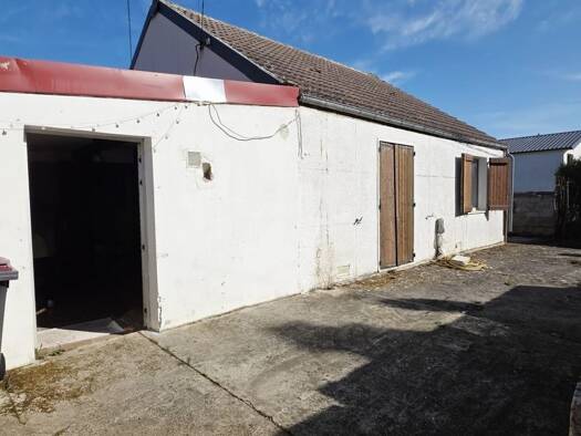 Maison de plain-pied à vendre 44 000 € 6 pièces 3 chambres 91 m² 418 m² de terrain Channes 10340