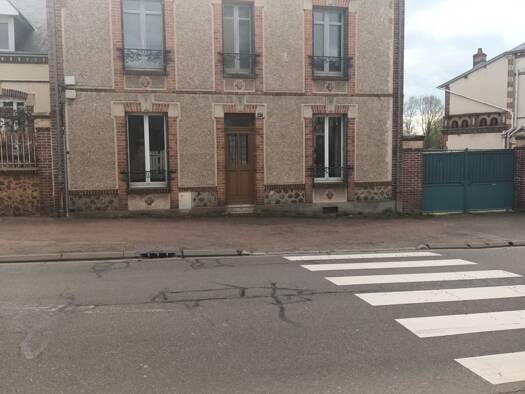 Maison de ville à vendre 173 000 € 7 pièces 6 chambres 154 m² 1 546 m² de terrain Brou 28160