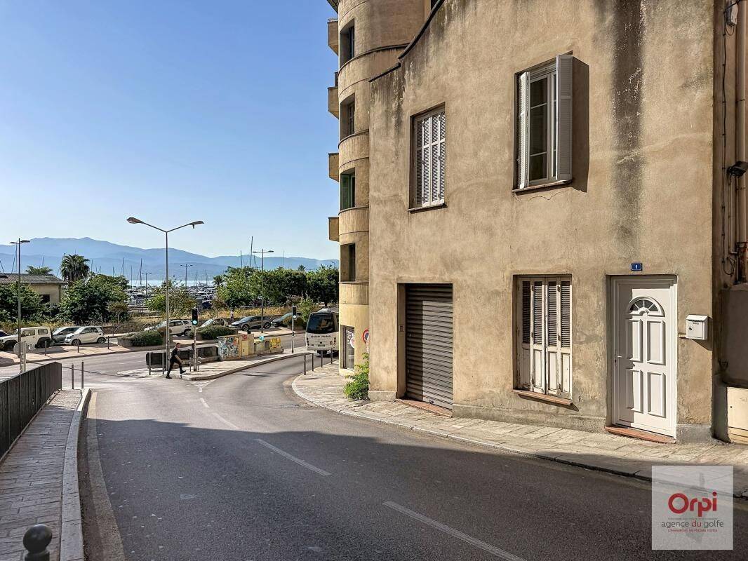 Appartement 3 pièces 60 m² · à Ajaccio · 59,8 m² · 870 €