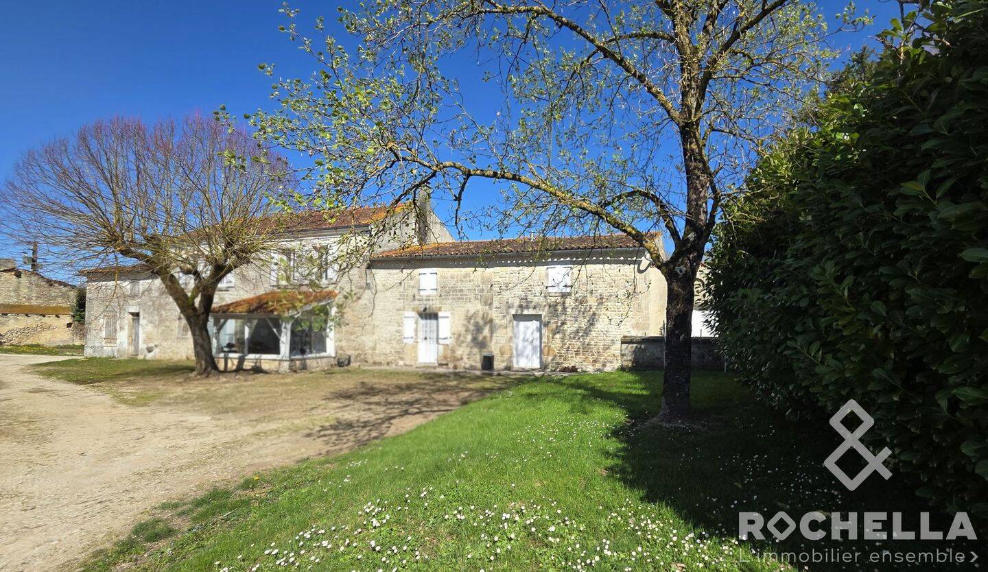 Maison 8 pièces 190 m² · à Paillé · 190 m² · 139 100 €