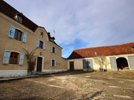 Maison à vendre 329 000 € 6 pièces 4 chambres 192,4 m² 21 360 m² de terrain Saint-Médard 64370