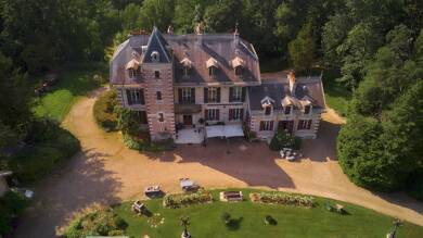 Château à vendre 4 935 000 € 33 pièces 19 chambres 1 700 m² 154 200 m² de terrain Asnans Beauvoisin 39120