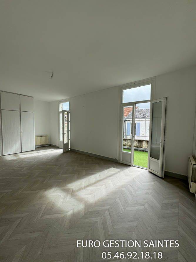 Appartement 6 pièces 155 m² · à Saintes · 155 m² · 800 €/mois