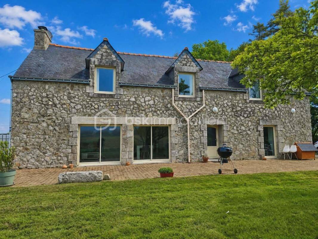 Maison 6 pièces 145 m² · à Lanvaudan · 145 m² · 265 000 €