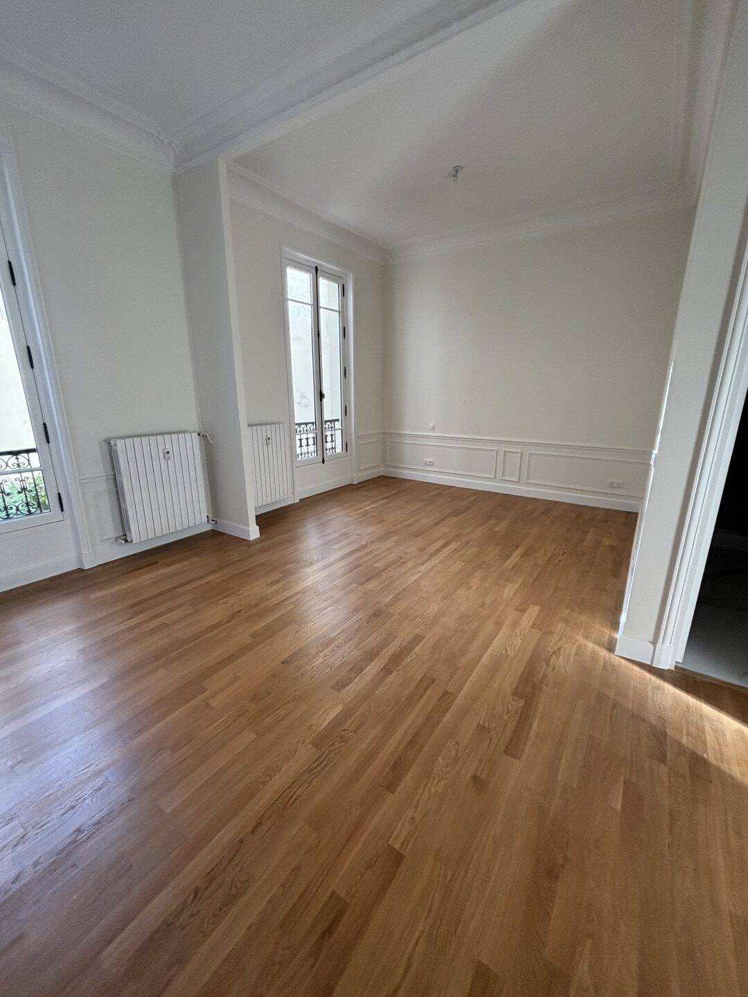 Appartement 5 pièces 261 m² · à Paris 16ème Arrondissement · 260,7 m² · 8 370 €