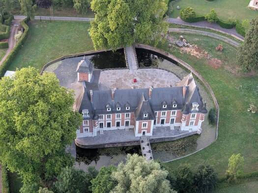 Maison à vendre 2 425 000 € 10 pièces 4 chambres 850 m² 8 544 m² de terrain Eth 59144