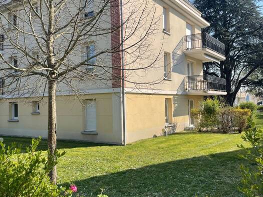 Appartement à vendre 249 600 € 3 pièces 2 chambres 85 m² Étage 2/3 Pôle d'Activités Charles Beauhaire Nord Saint-Jean-de-la-Ruelle 45140