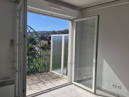 Appartement à vendre 335 000 € 5 pièces 4 chambres 100 m² Étage 2/2 La Trinité 06340