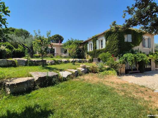 Maison de plain-pied à vendre 530 000 € 4 pièces 3 chambres 153 m² 1 200 m² de terrain Exterieur Sarrians 84260
