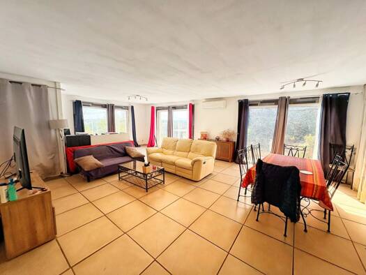 Maison à vendre 350 000 € 8 pièces 4 chambres 166,5 m² 3 352 m² de terrain Milhaud 30540