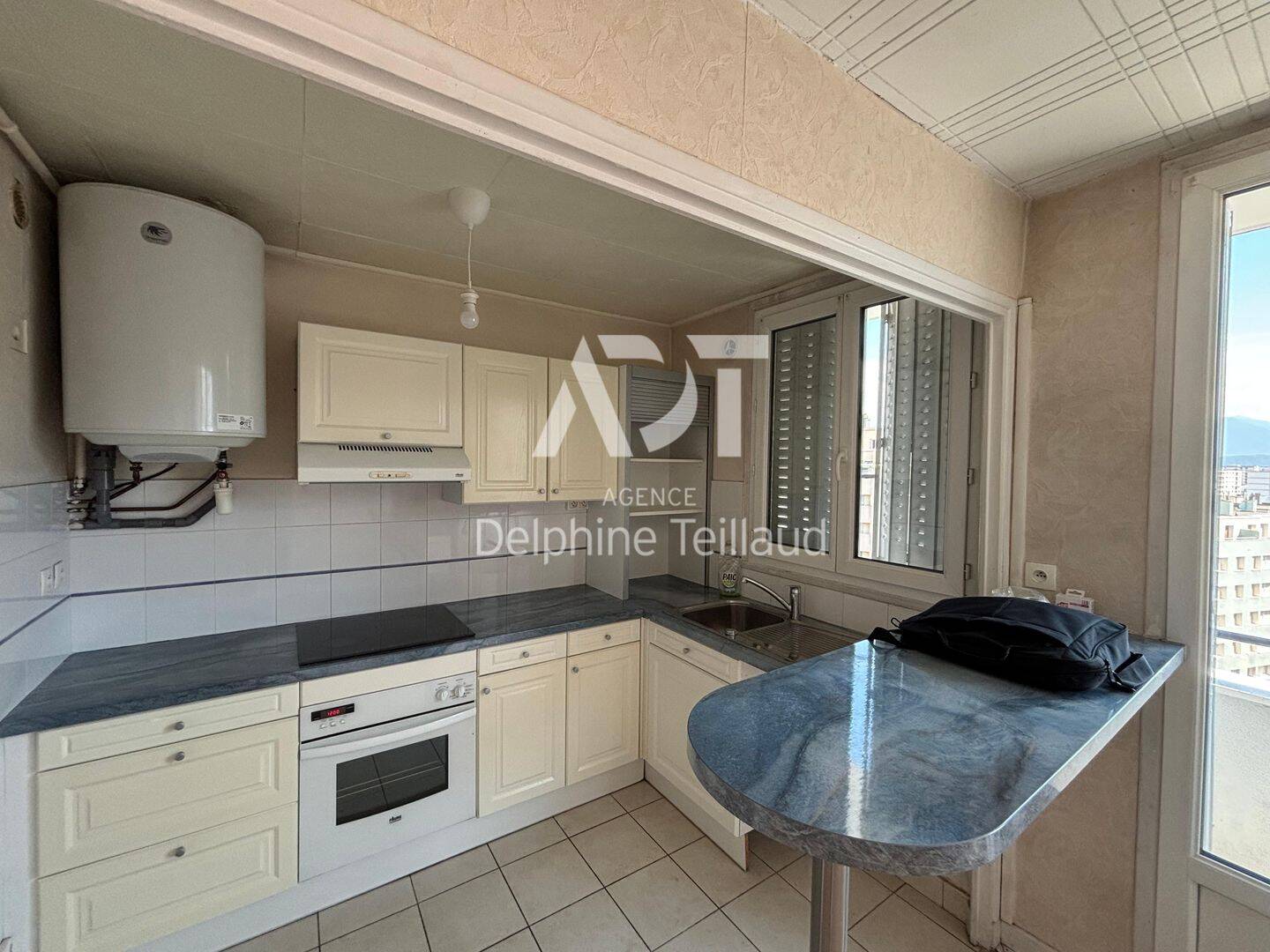 Appartement 3 pièces 51 m² · à Grenoble · 50,6 m² · 702 €