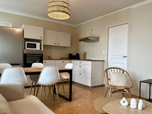 Appartement à louer 370 € 6 pièces 5 chambres 120 m² Étage 2/4 Robretières La Roche-sur-Yon 85000