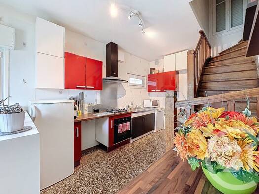 Maison à vendre 145 800 € 3 pièces 2 chambres 75,9 m² 188 m² de terrain Châteauneuf-sur-Loire 45110