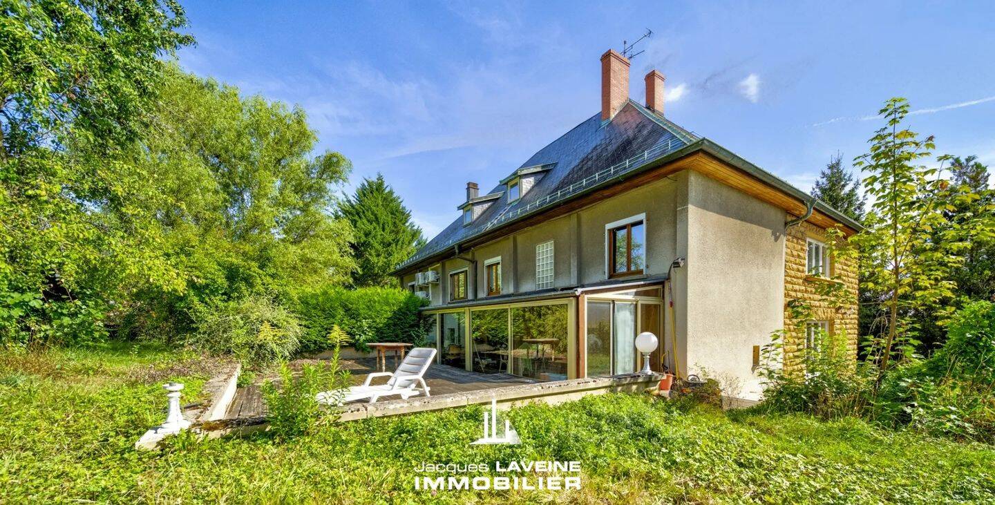 Maison 11 pièces 340 m² · à Jussy · 340 m² · 549 000 €