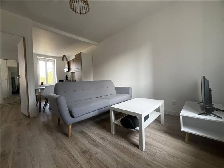 Appartement à louer 450 € 2 pièces 1 chambre 33 m² 1er étage Villages Vierzon 18100