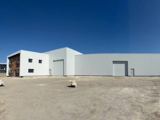 Local d'activités à louer 8 164 € 1 010 m² d'espace de stockage Ouest-Zones d'Activités-Quais Bassens 33530