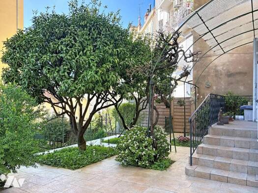 Appartement à vendre 398 000 € 3 pièces 2 chambres 70,6 m² RDC/3 Cannes 06400