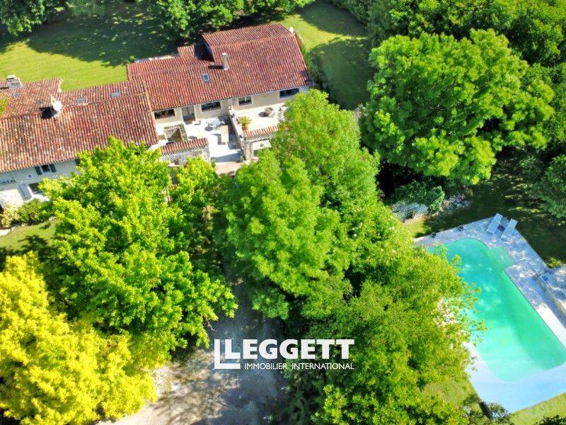 Maison 12 pièces 355 m² · à Bouteilles-Saint-Sébastien · 355 m² · 420 000 €