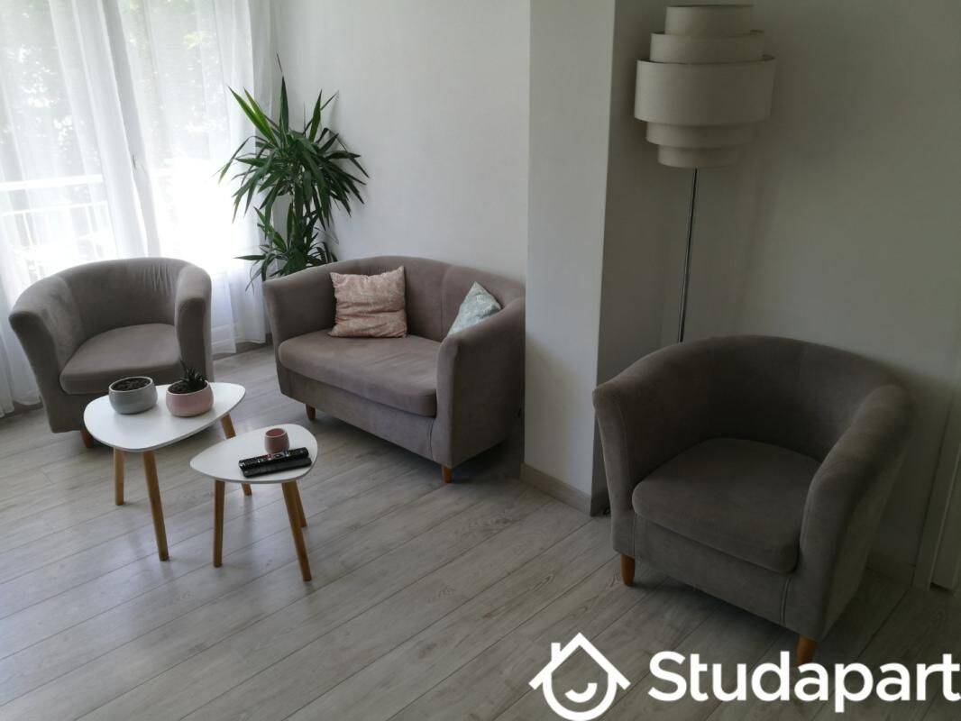 1 pièce 10 m² · à Mont-Saint-Aignan · 10 m² · 420 €
