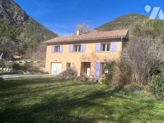 Maison à vendre 340 000 € 5 pièces 3 chambres 1 776 m² de terrain Remollon 05190