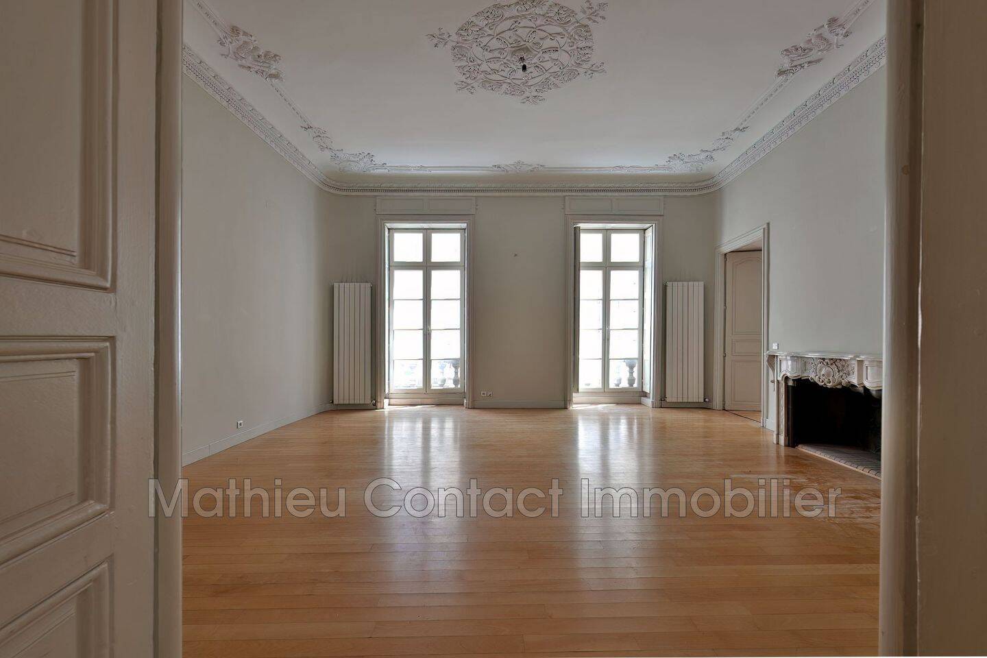 Appartement 7 pièces 186 m² · à Nîmes · 185,9 m² · 1 600 €