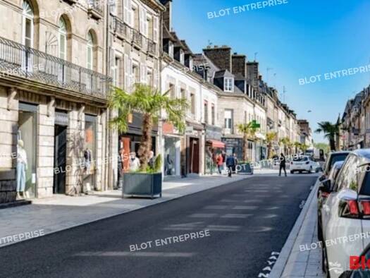 Local commercial à louer 3 000 € 180 m² de surface de vente Centre Ville Pontivy 56300