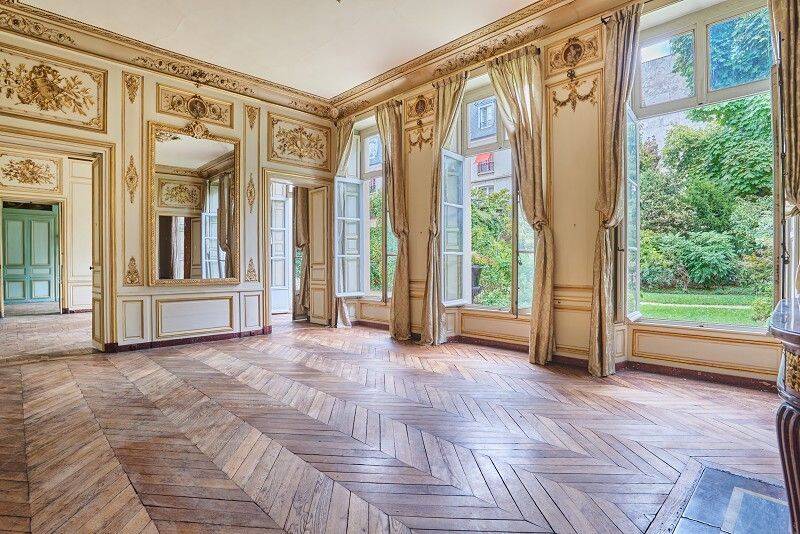 Maison 6 pièces 262 m² · à Paris 20ème Arrondissement · 261,8 m² · 23 000 €/mois